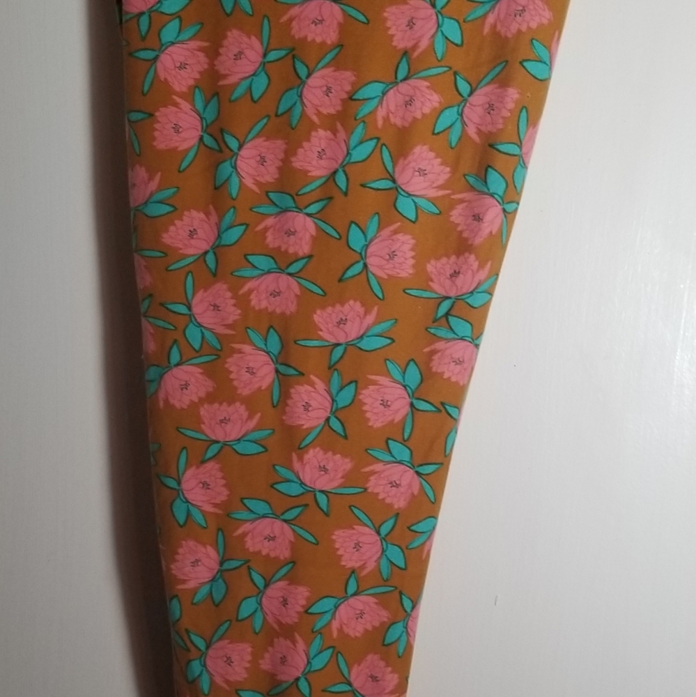 LuLaRoe Pink Lotus Leggings - TC